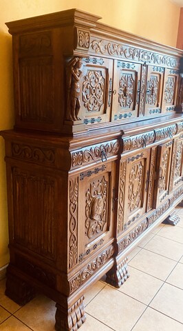 enfilade de style Renaissance en chêne massif richement sculpté . XX siècle.