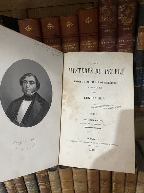 ensemble d'une bibliothèque de libres   reliure cuir et autres    . XX siècle.