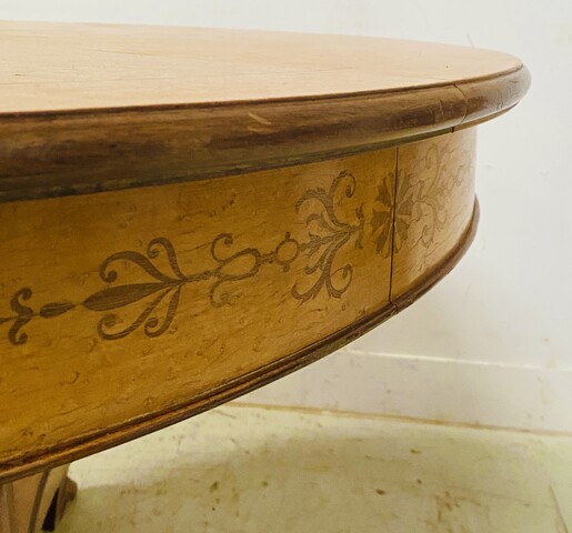 ensemble d'une table et chaises style Charles X  en bois clair et marqueterie