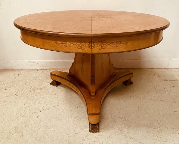 ensemble d'une table et chaises style Charles X  en bois clair et marqueterie