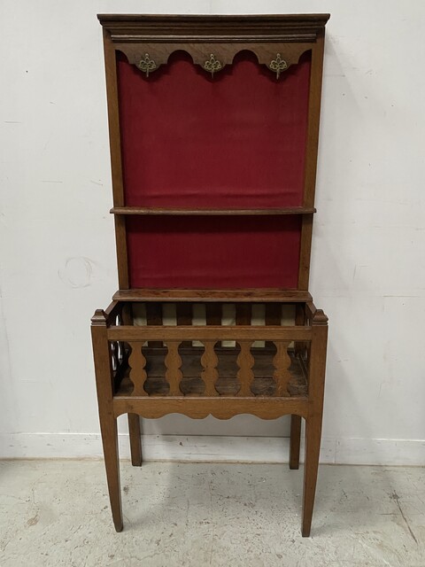  etimier picard louis XV bois naturel finement sculptée bon état . XVIII siècle.