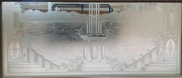 exceptionnel panneau en verre grave décor floral fontaine oiseaux . XX siècle .