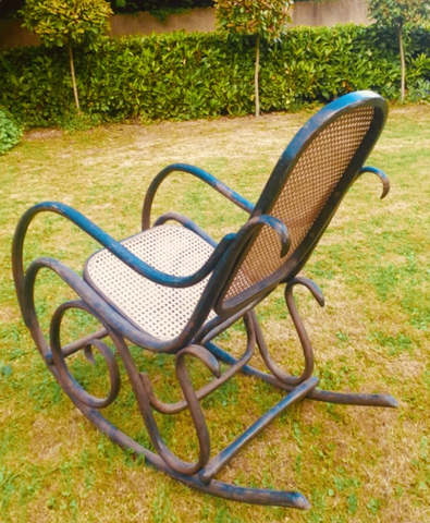 Fauteuil à bascule Rocking-chair fauteuil à bascule en bois courbé . XX siècle .