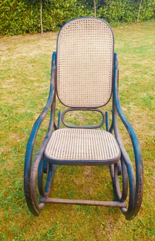 Fauteuil à bascule Rocking-chair fauteuil à bascule en bois courbé . XX siècle .