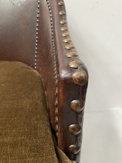 fauteuil club art déco assises tissus dossier recouvrement cuir . XX siècle .