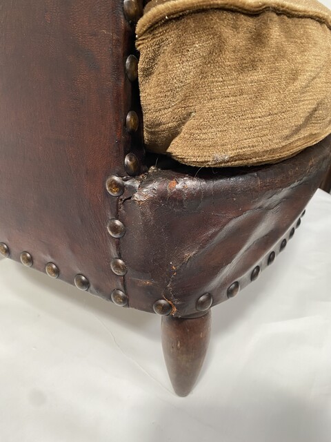 fauteuil club art déco assises tissus dossier recouvrement cuir . XX siècle .