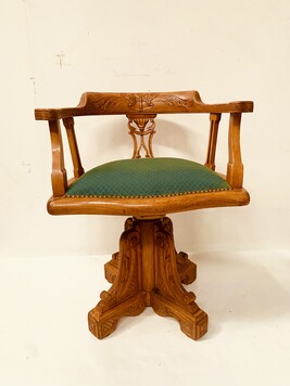 fauteuil de bateau demi rond pivotant en noyer massif assise tissus . XX siècle.