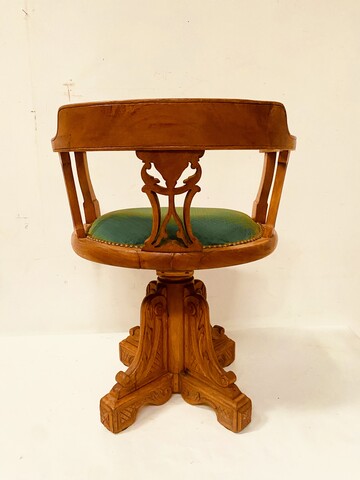 fauteuil de bateau demi rond pivotant en noyer massif assise tissus . XX siècle.