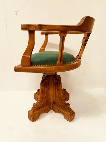 fauteuil de bateau demi rond pivotant en noyer massif assise tissus . XX siècle.