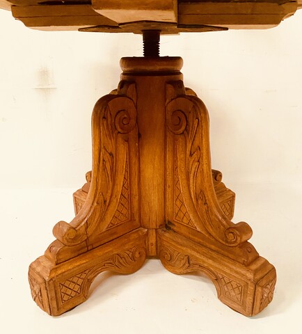 fauteuil de bateau demi rond pivotant en noyer massif assise tissus . XX siècle.