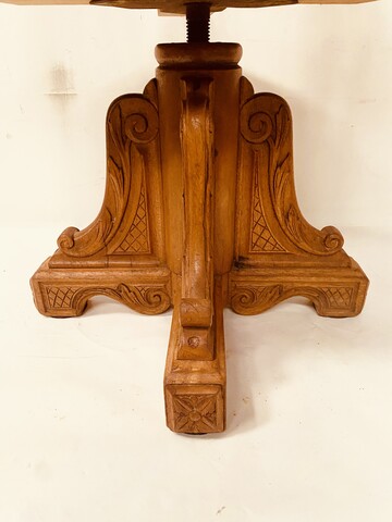 fauteuil de bateau demi rond pivotant en noyer massif assise tissus . XX siècle.