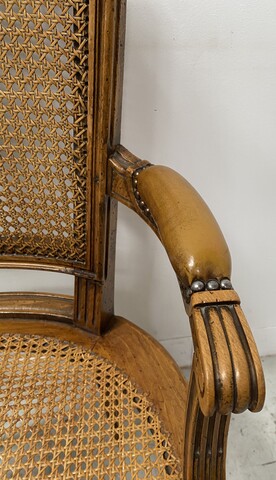 fauteuil de bureau bois naturel dossier assise canné manchette cuir .XX siècle.