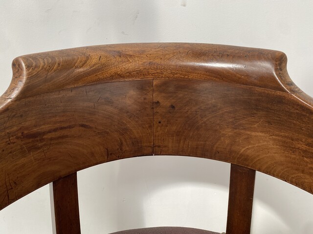 fauteuil de bureau de style empire en acajou recouvrement en skaï . XIX siècle .