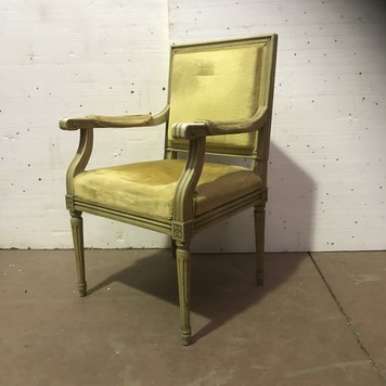 Fauteuil de style Louis XVI en hêtre