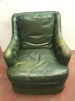 Fauteuil Napoléon III en cuir vert Chauffeuse a frange 