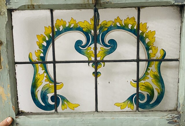  fenêtre en verre peint art déco décor bouquet de fleurs année 1900 . XX siècle .