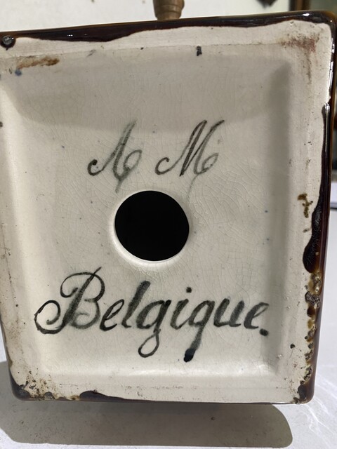 fontaine en barbotine à décor d'un homme en fichu . XX siècle .