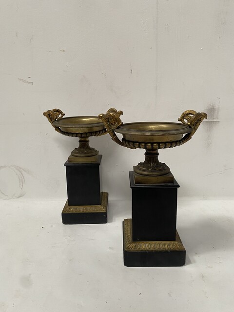garniture de cheminée en bronze et marbre noir sujet Pythagore . XIX siècle .