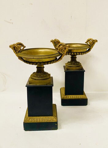 garniture de cheminée en bronze et marbre noir sujet Pythagore . XIX siècle .