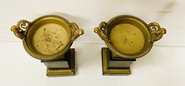 garniture de cheminée en bronze et marbre noir sujet Pythagore . XIX siècle .