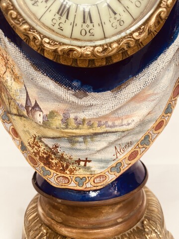garniture de cheminée en faïence polychrome à décor de paysage . XX siècle .