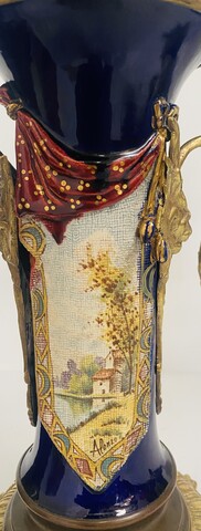garniture de cheminée en faïence polychrome à décor de paysage . XX siècle .