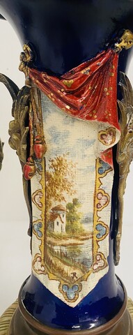 garniture de cheminée en faïence polychrome à décor de paysage . XX siècle .
