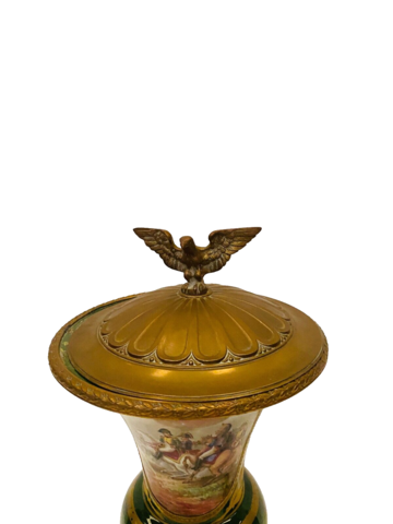 garniture de faïence fine et bronze à décor de scène de Napoléonienne .XX siècle