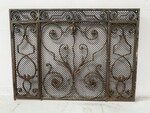 grille en fonte de fer ouvragé travail de ferronnerie . XX siècle .