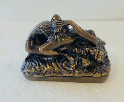 groupe bronze patine brune de JM Lambeaux sujet érotique . XX siècle .