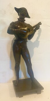 groupe en bronze sujet le joueur de mandoline par Marcel Debut . XX siècle .
