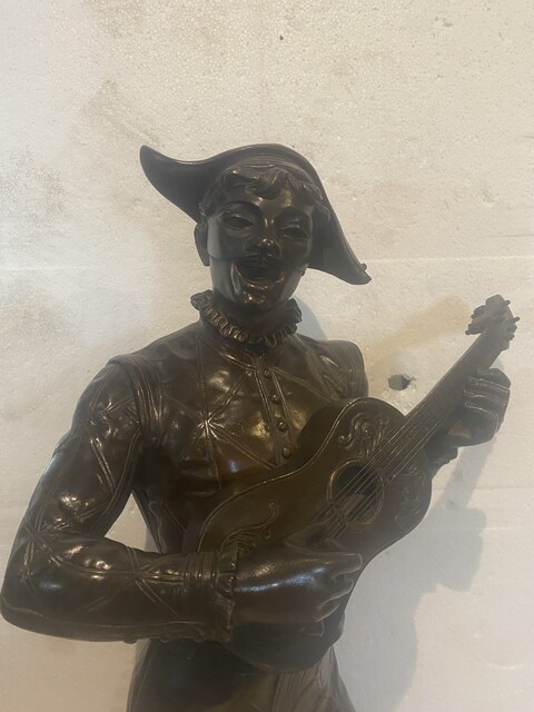 groupe en bronze sujet le joueur de mandoline par Marcel Debut . XX siècle .