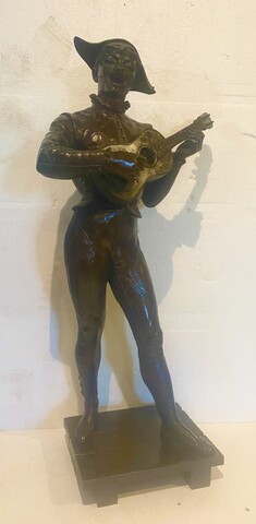 groupe en bronze sujet le joueur de mandoline par Marcel Debut . XX siècle .