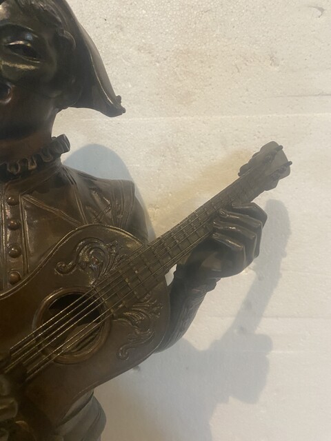 groupe en bronze sujet le joueur de mandoline par Marcel Debut . XX siècle .