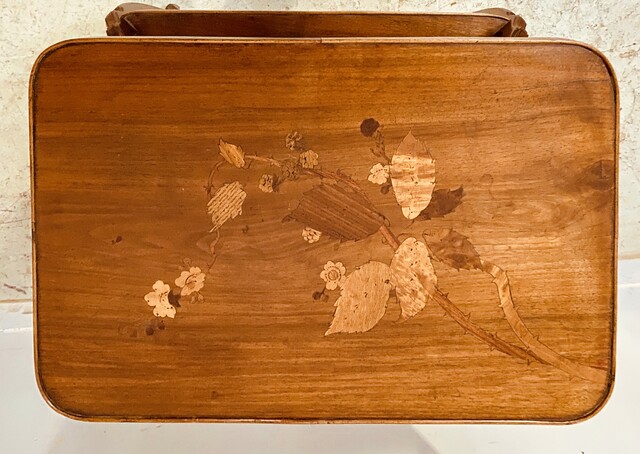 guéridon deux plateaux marqueterie art nouveau école de Nancy . XX siècle .