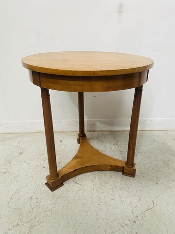 guéridon rond empire dessus bois reposant sur piétement tétrapode . XIX siècle .