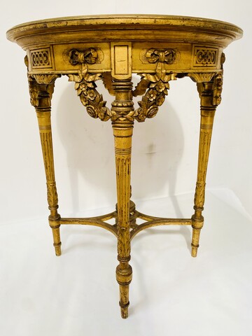 guéridons bas en bois sculpté et dore dessus marbre rosé . XIX siècle .