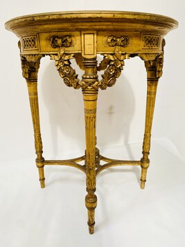 guéridons bas en bois sculpté et dore dessus marbre rosé . XIX siècle .