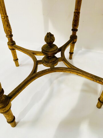 guéridons bas en bois sculpté et dore dessus marbre rosé . XIX siècle .