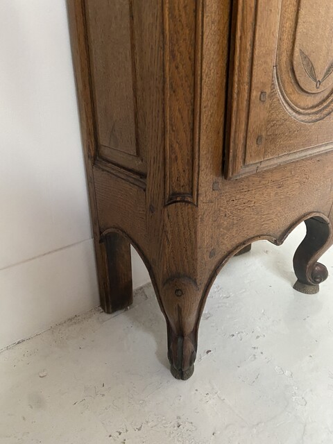 horloge de parquet louis XV en chêne massif mouvement en étain . XVIII siècle .