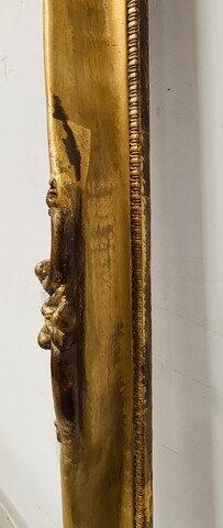 important cadre en bois et stuc doré et patiné décor de rinceaux . XIX siècle .