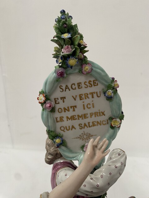 important groupe style Louis XV en porcelaine polychrome et or . XIX siècle .