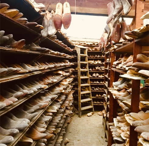 important lots de moules de pieds en bois métal 6000/7000 pièces . XX siècle .