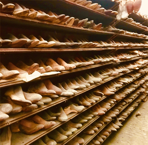 important lots de moules de pieds en bois métal 6000/7000 pièces . XX siècle .