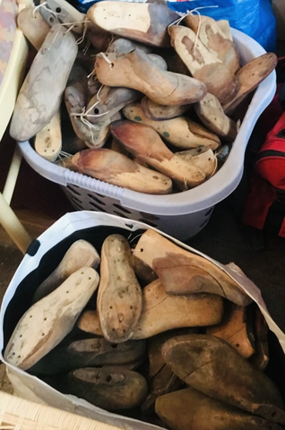 important lots de moules de pieds en bois métal 6000/7000 pièces . XX siècle .