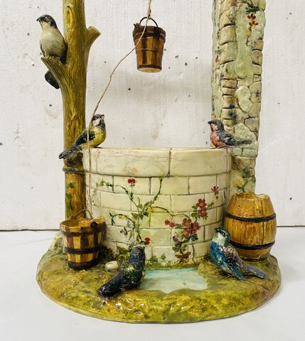 important puits en faïence de Vallauris de Delphin Massier . XX siècle .