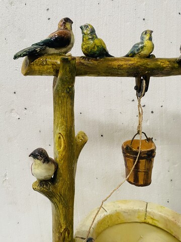 important puits en faïence de Vallauris de Delphin Massier . XX siècle .