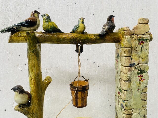 important puits en faïence de Vallauris de Delphin Massier . XX siècle .