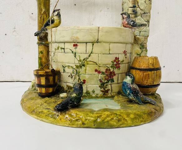 important puits en faïence de Vallauris de Delphin Massier . XX siècle .