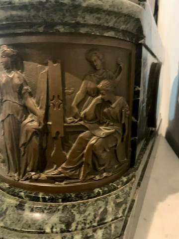 Imposante Pendule en bronze et marbre 